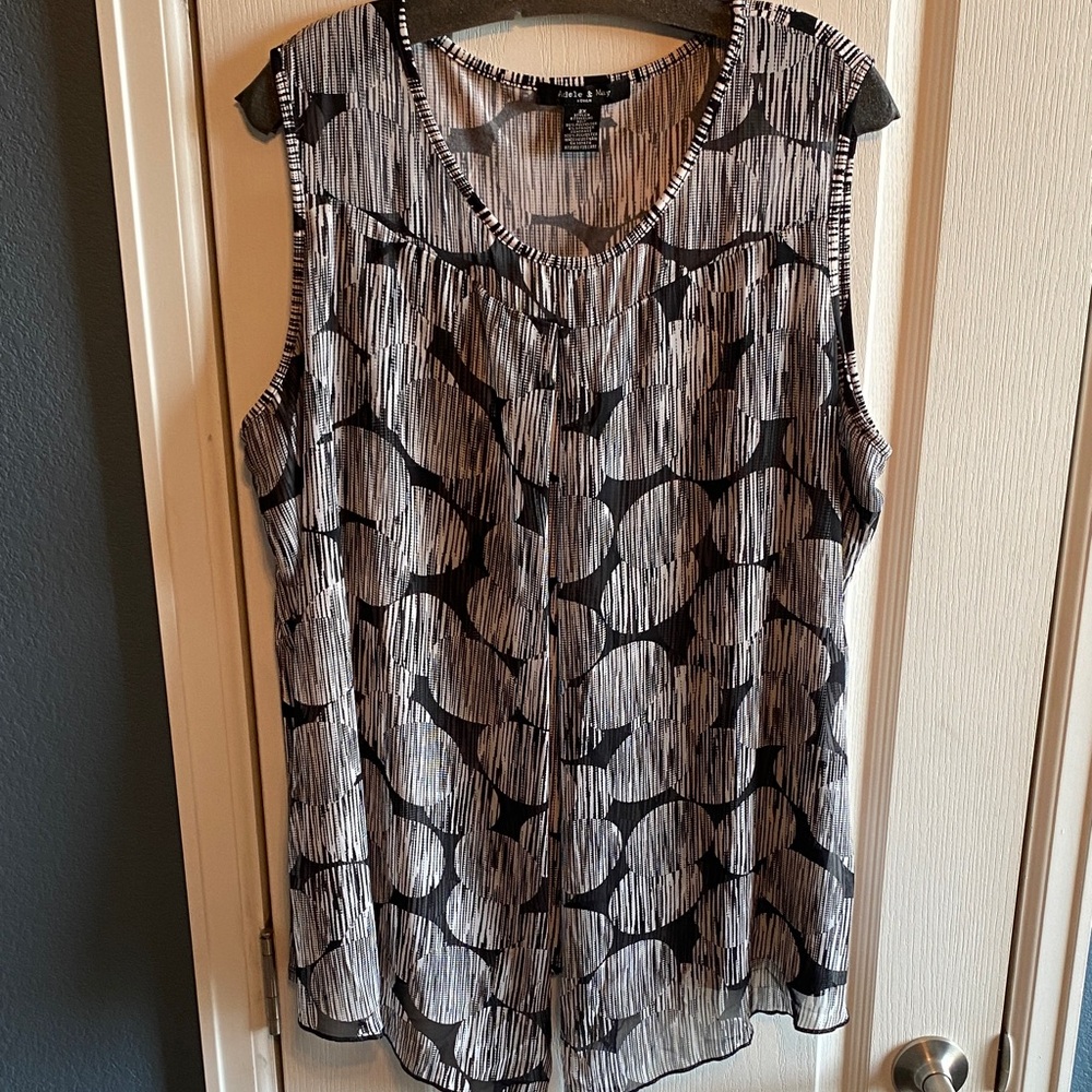 Chic Black and White Sleeveless Blouse